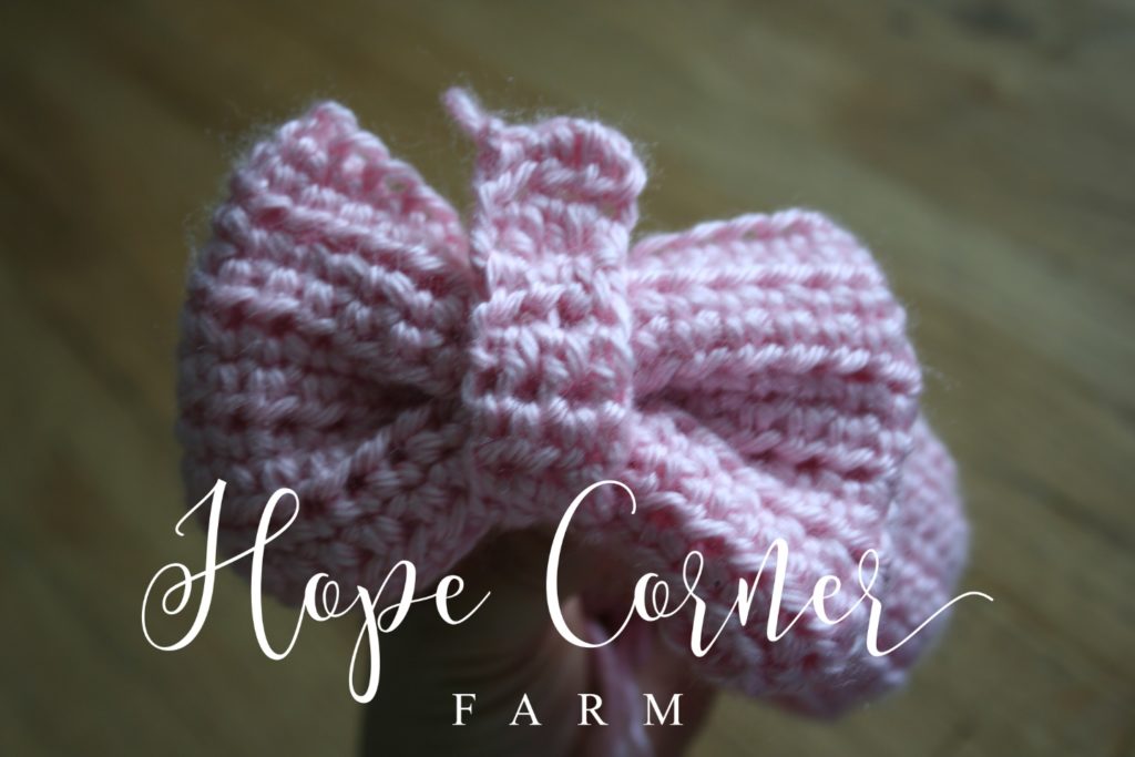 Placing the middle on the Crochet Bow Headband Hope Corner Farm