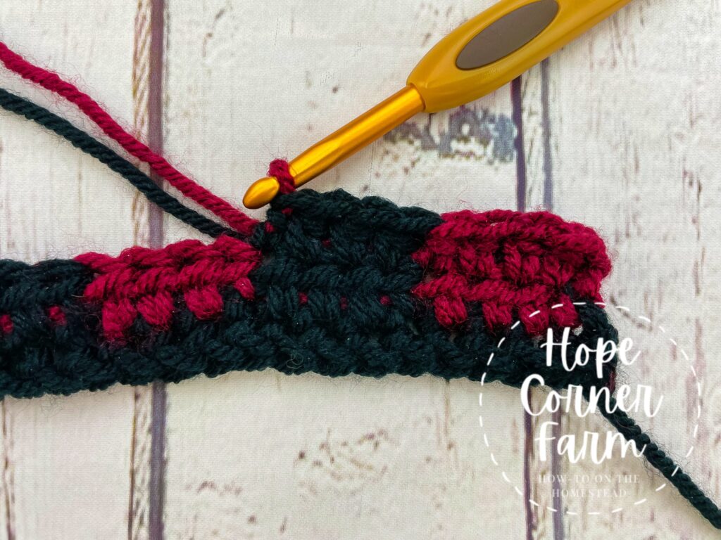 carrying colors in the crochet buffalo plaid twist headband