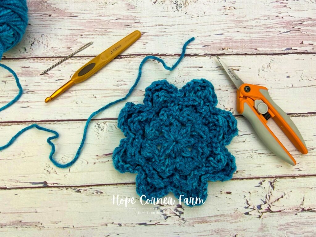 Materials for a big crochet flower