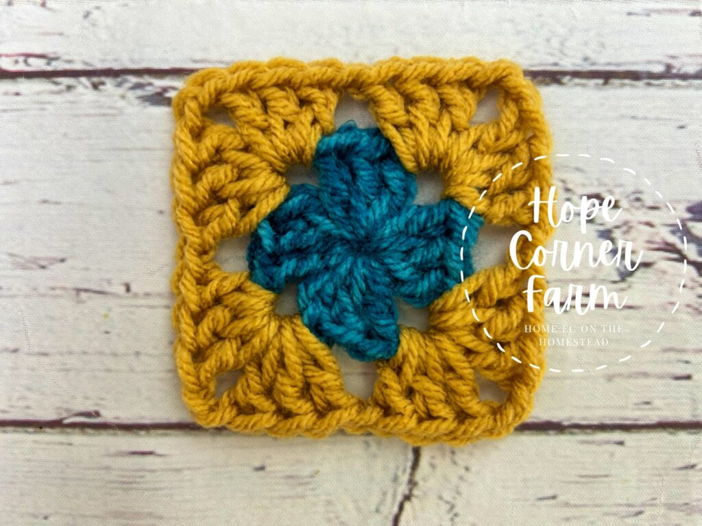 how to crochet a granny square round 2 complete