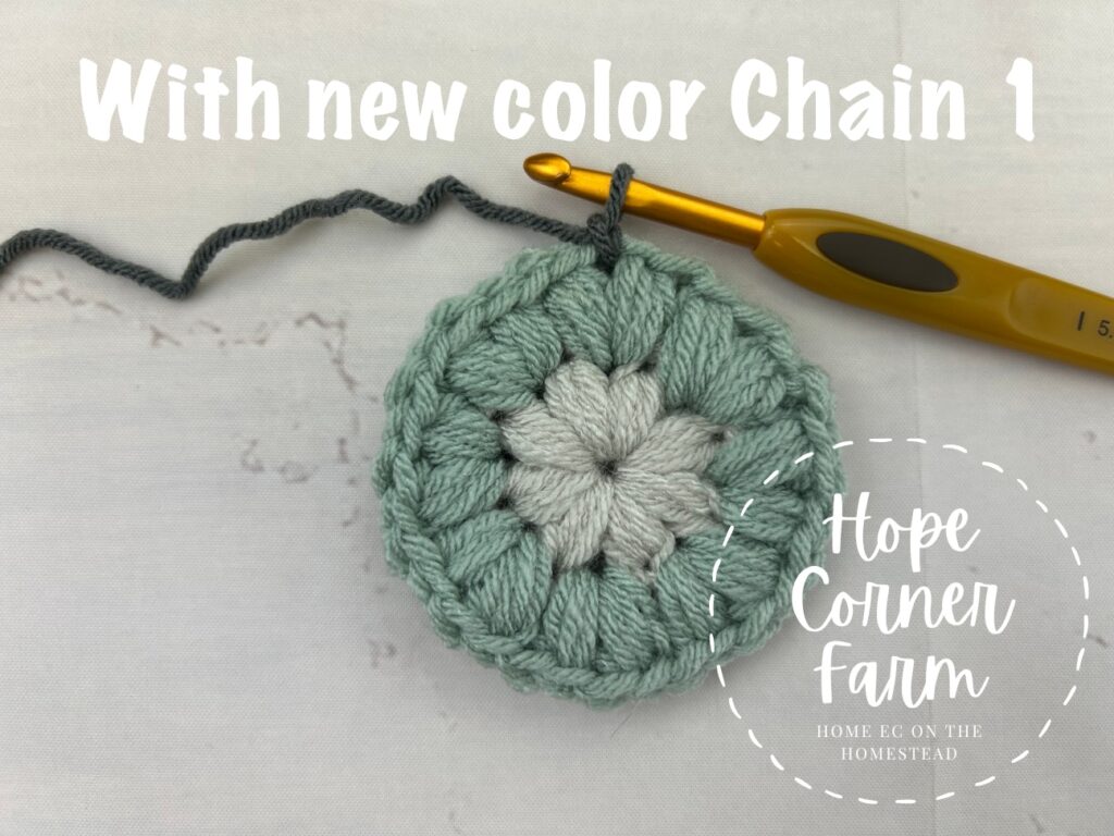 With new yarn color chain 1