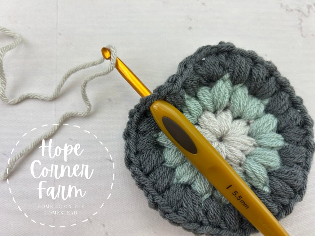 Bringing in a new yarn color